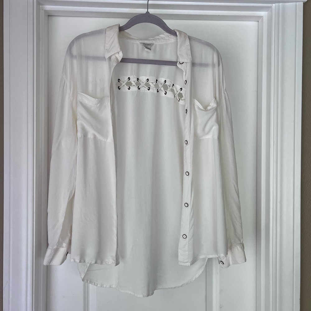 Forever 21 white button down shirt With collar. Size L